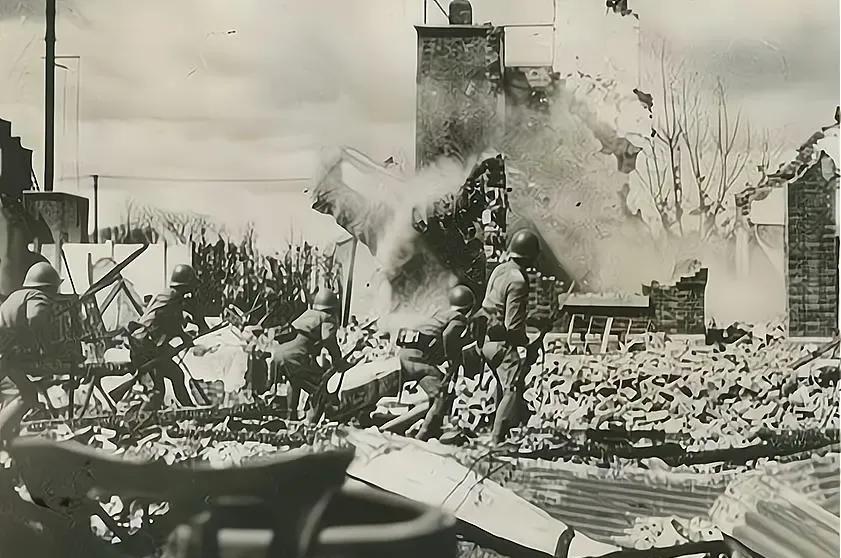 1945年8月，日军宣布投降后，12名日军逃窜到了辽宁太平房火车站躲避。日本