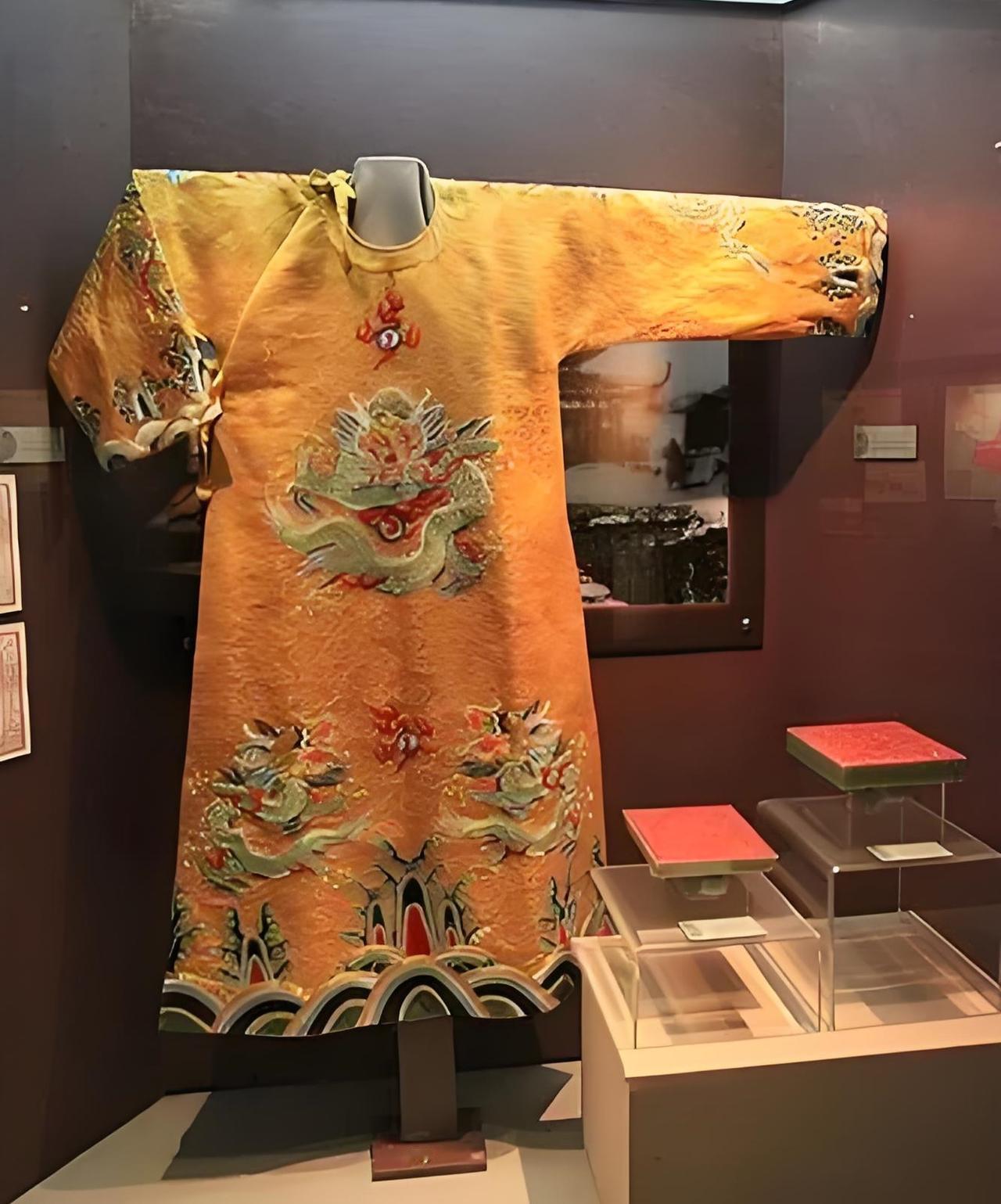为什么太平天国的衣服看着那么奇怪，还有人说它不伦不类？读近代史最迷惑的一件事