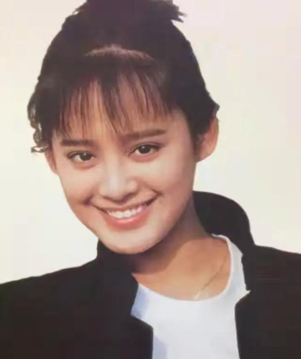 2001年，央视的热播大剧《大宅门》中有不少知名的演员，比如姜文、张艺谋、斯琴高