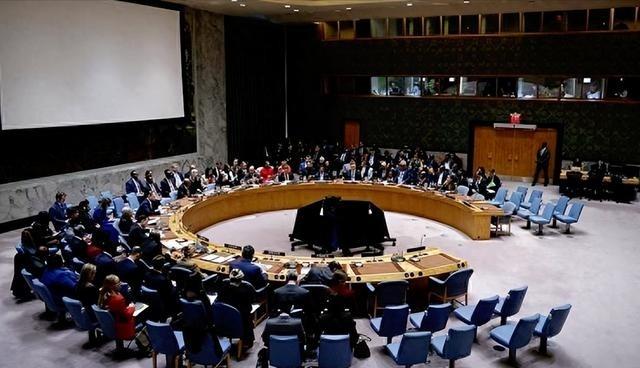 马杜罗终于迎来好消息！联合国安理会上好似炸了锅，众多国家代表轮番开炮，把美国的霸