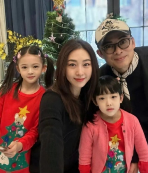 果然老婆还是要娶漂亮的，看樊少皇和贾晓晨的女儿们长得有多美！