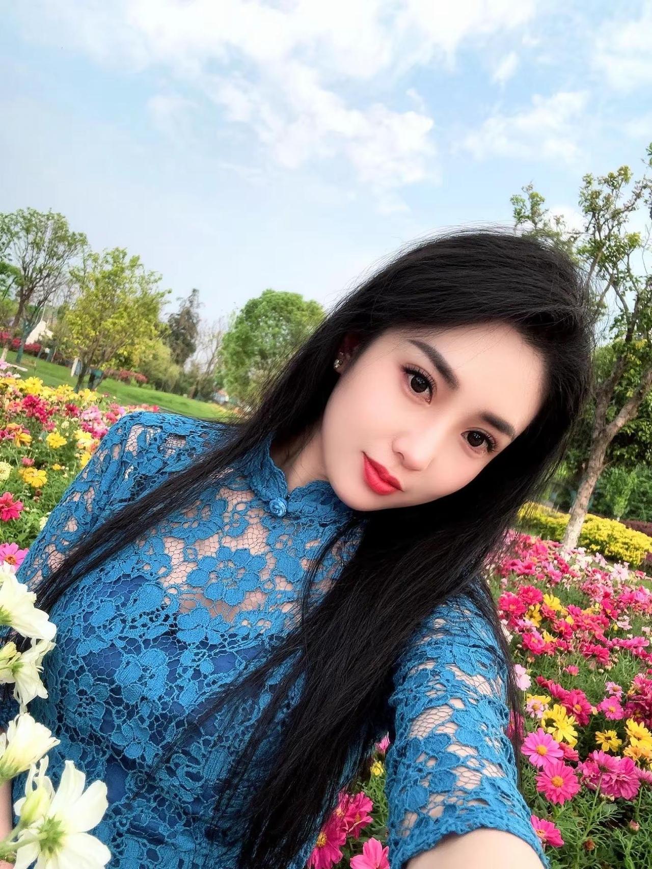 花海助手清纯美女