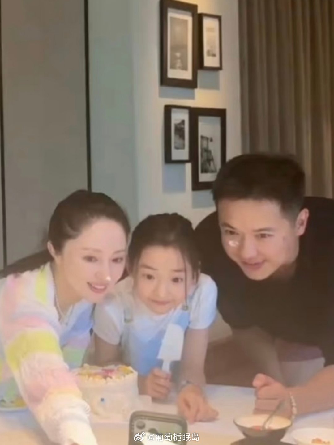 高云翔离婚7年后第一次公开聊到董璇，话才刚说出口，他眼泪就下来了。