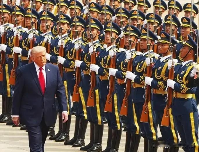 美国总统特朗普检阅了解放军三军仪仗队，然后在自己的帐号上发布了一段仪仗队的视频，