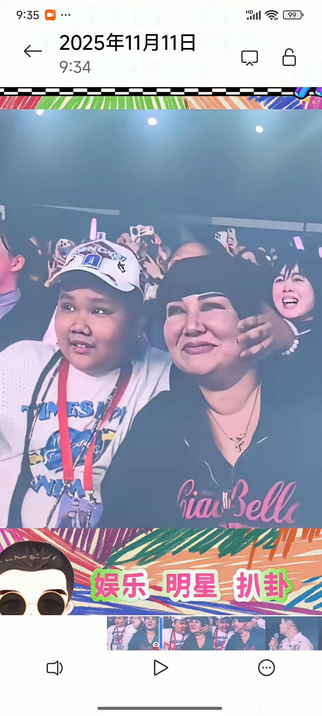 网上都说郭德纲家教严，这恐怕是谬赞！看看他的小儿子郭汾阳的打扮就知道了。才十岁的