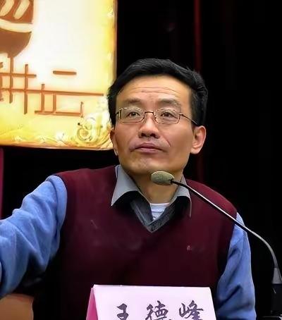 王德峰教授这番话，不是在危言耸听，是在敲警钟。敲给那些只盯着KPI、只认钱、只信