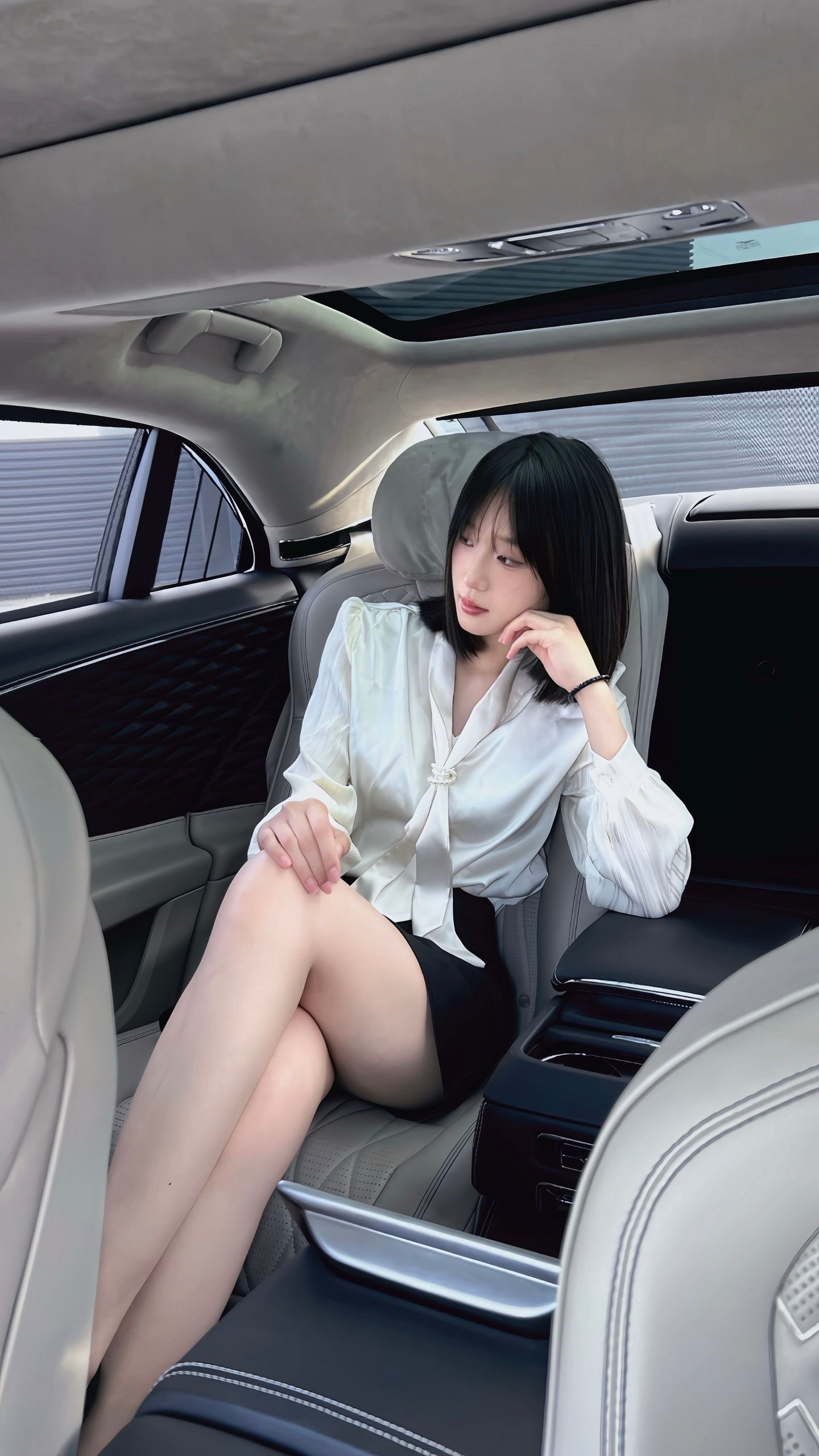 内饰看起来比宾利还要豪华