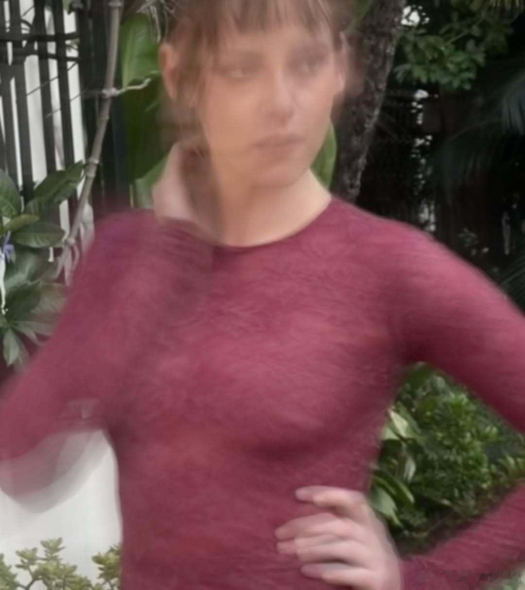 KristenStewart克里斯汀斯图尔特昨天出席电影学院电影节的造型私照，