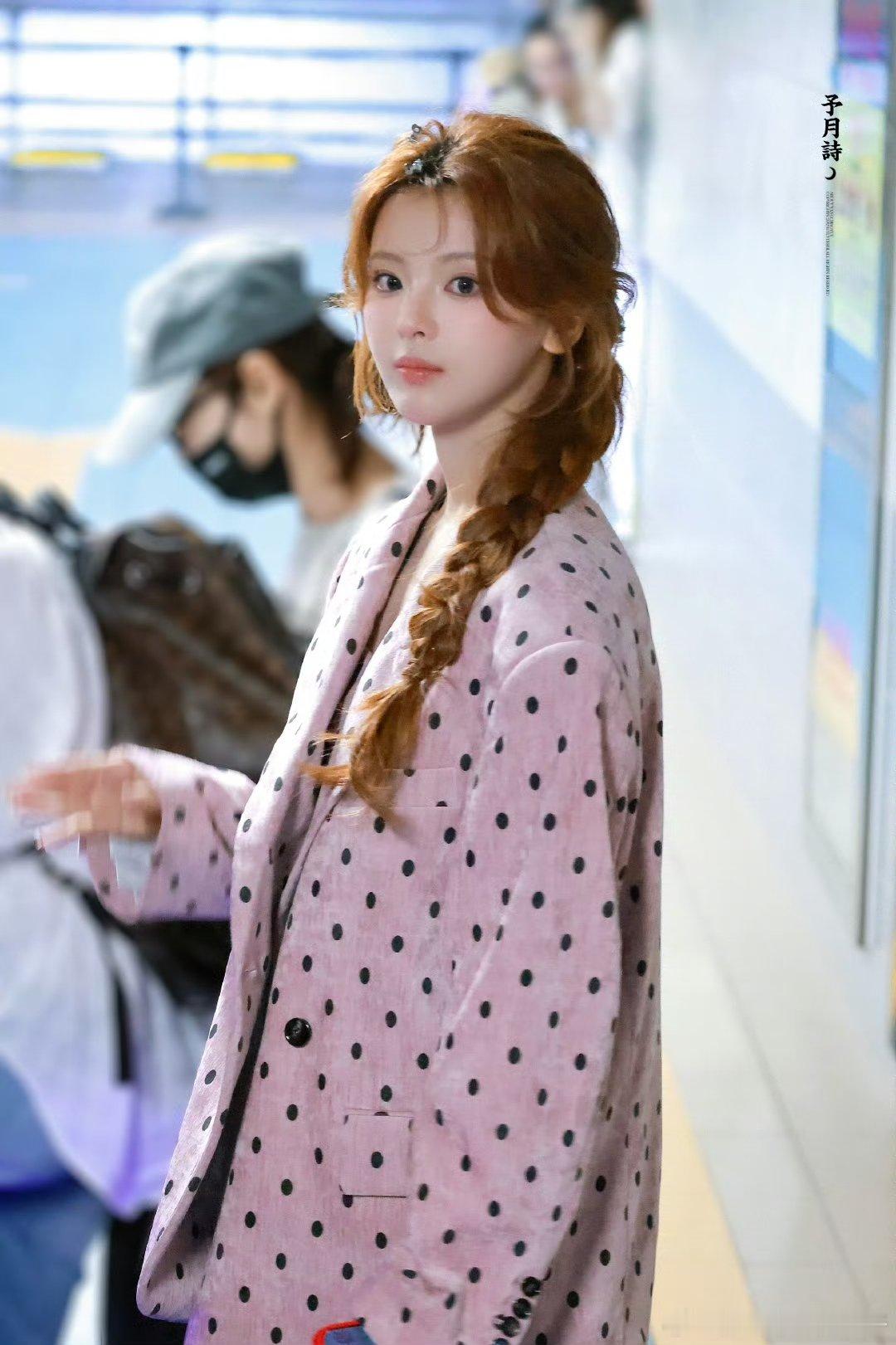 杨超越令人心动的offer路透杨超越offer路透，甜美的波霸水蜜桃​​​
