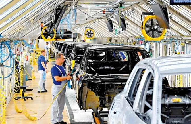 德国电动车终于逆势崛起，柏林却弥漫悲观情绪，中国车企笑而不语！2026年春天，德