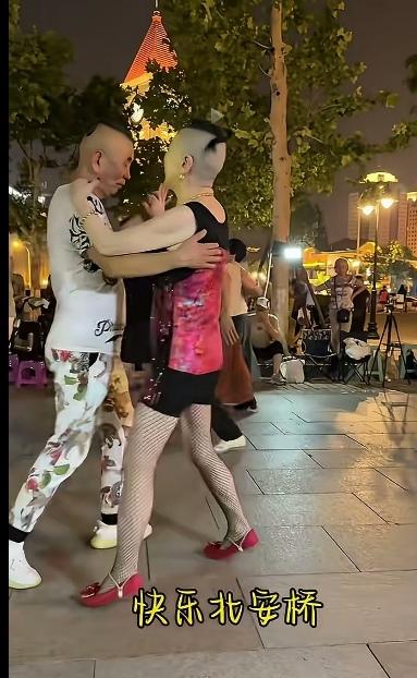 现在是退休人的快乐时光！人们常说，夕阳无限好，只是近黄昏。也许很多的