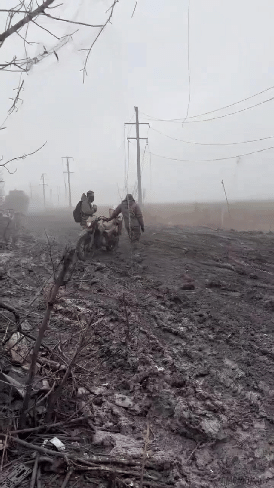 三年前，战争打响时，绝对没有人能料到俄乌战场会变成这副颠覆认知的模样！曾经