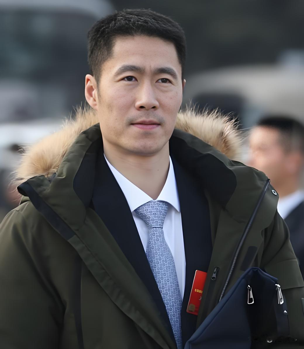 有消息称，王励勤在多哈世乒赛之前发布政策调整：国乒选手的三大赛参赛资格将由教练组