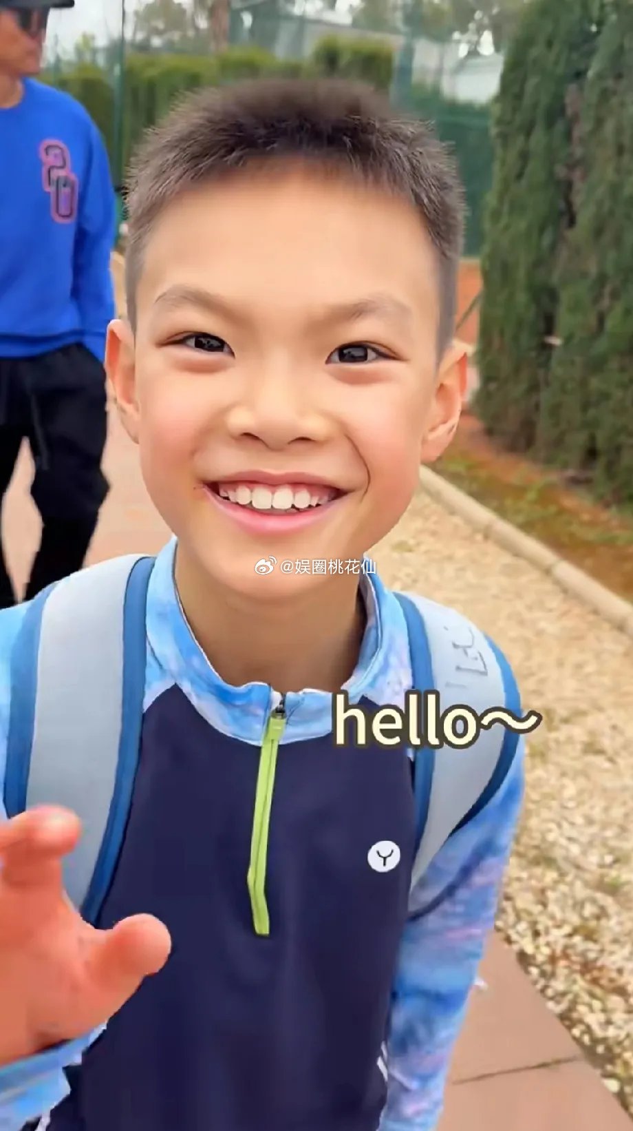 谢杏芳当初的宽容，现在看真的很值得！林丹现身西班牙陪儿子练球，曾经的羽坛神话，紧