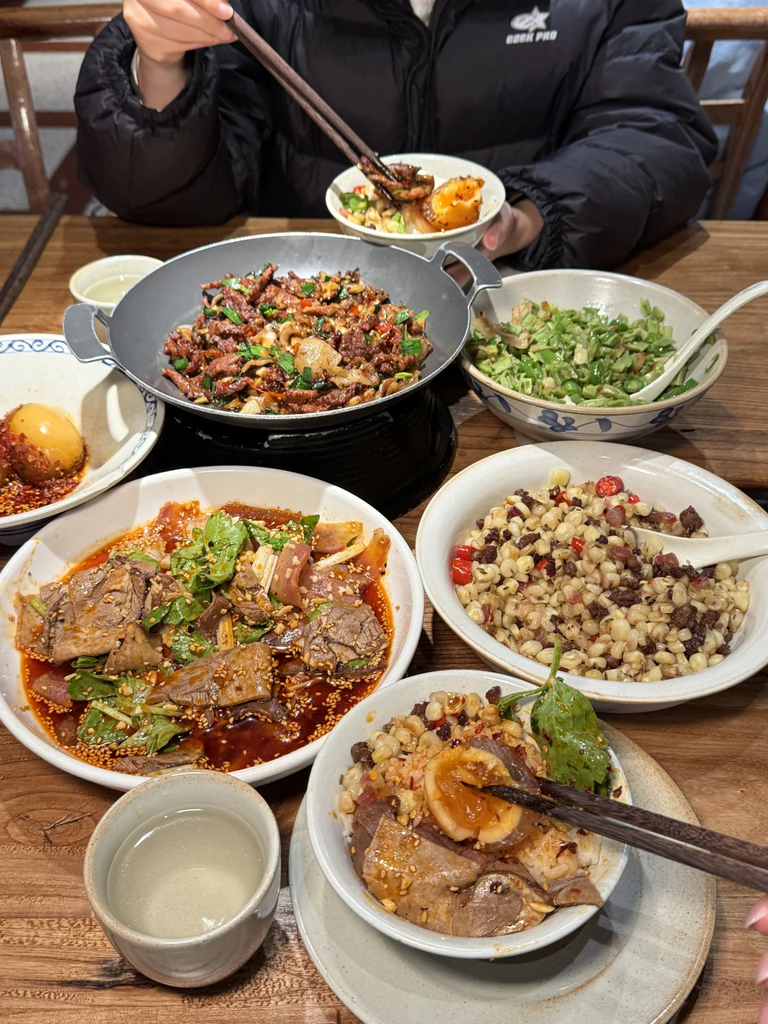 成都春熙路！！便宜好吃的川式小炒食堂。。😭