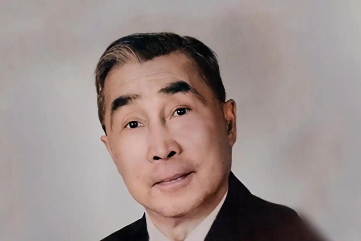 1947年，57岁北交大校长张福运，趁妻子熟睡，悄悄来到17岁养女房间。