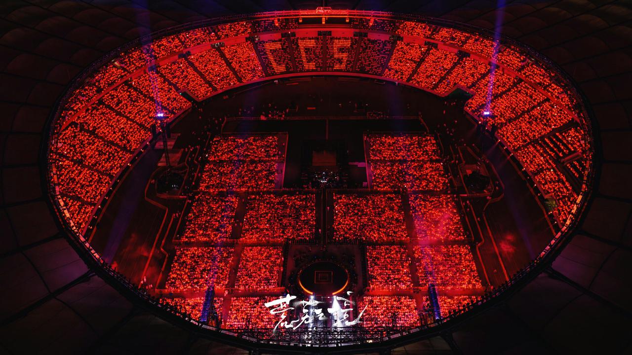 行程排满！陈楚生多场演出官宣，从晚会到音乐节连轴转。陈楚生的近期的行程和他演唱