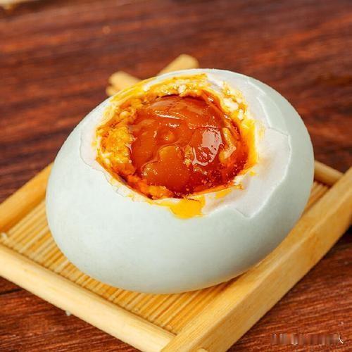 这三种鸡蛋为什么不能吃？鸡蛋营养丰富，但吃错了，反而伤身。三种常见吃法，暗藏