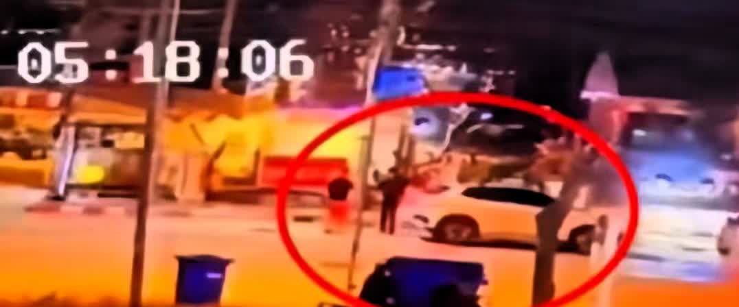 泰国安全幻想破灭。52岁中国游客在芭提雅被当街带走。所谓带走就是绑架。四