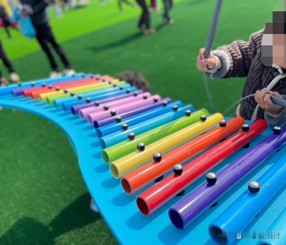 为了让18岁的女儿，回到身边，以后给自己养老，生生的把女儿整抑郁，这样的妈妈真的