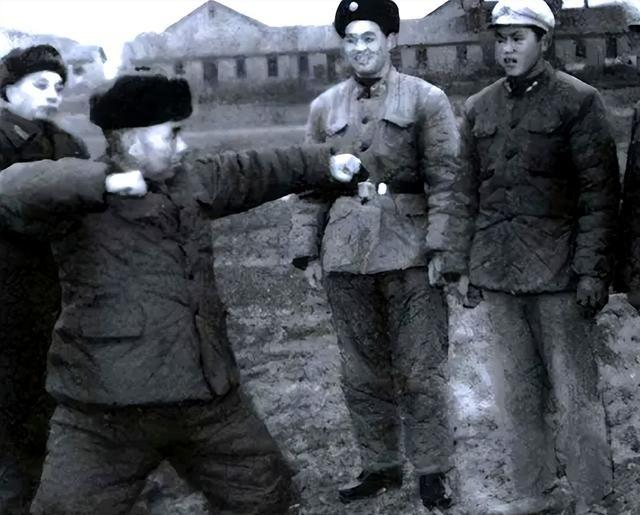 在回忆中，私人厨师王师傅描述了许世友将军独特而坚持的饮食习惯。每天清晨，他开始准