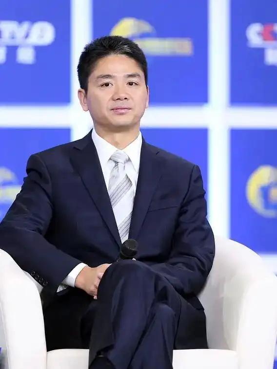 京东集团创始人刘强东每年给家乡送年货，给60岁以上老人每人发放一万元红包，至20