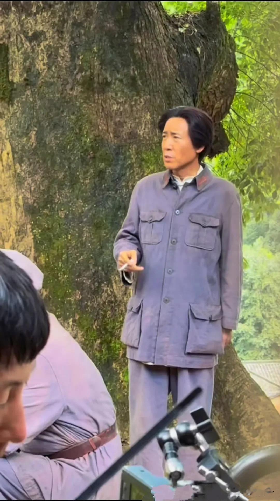 于和伟饰演伟人，脸太长，气质也不搭，太违和！