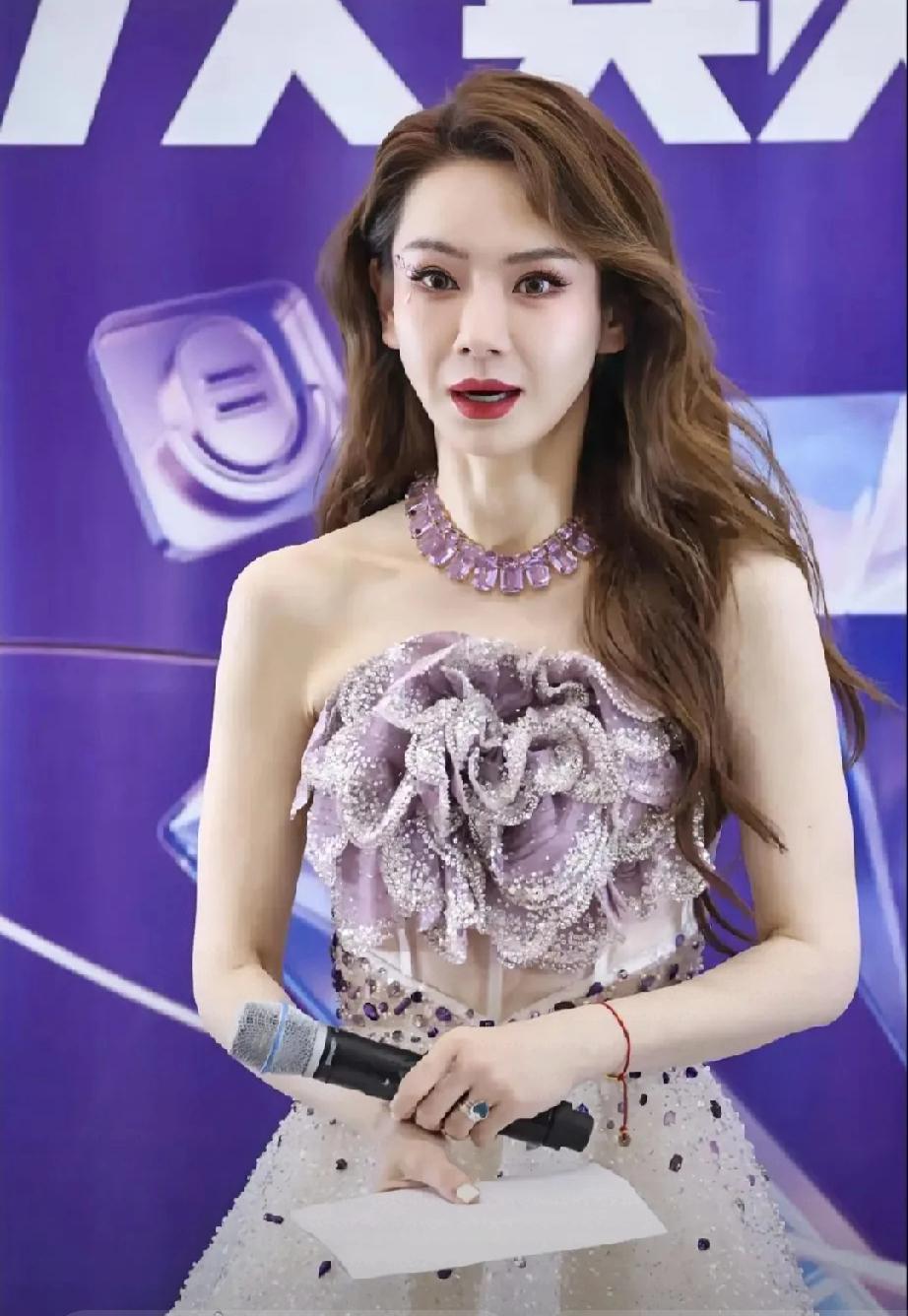 太可惜！戚薇原生脸辨识度拉满，偏要医美过度丢了灵气真替戚薇惋惜，原