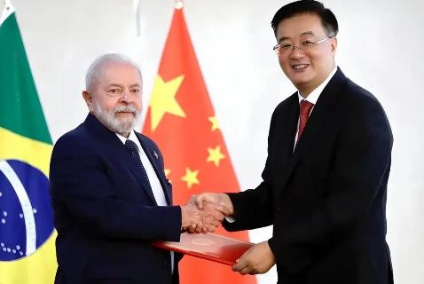 9.3大阅兵，越来越近了，一些大国讨价还价不算，连一些小国竟然也把来不来华参加阅