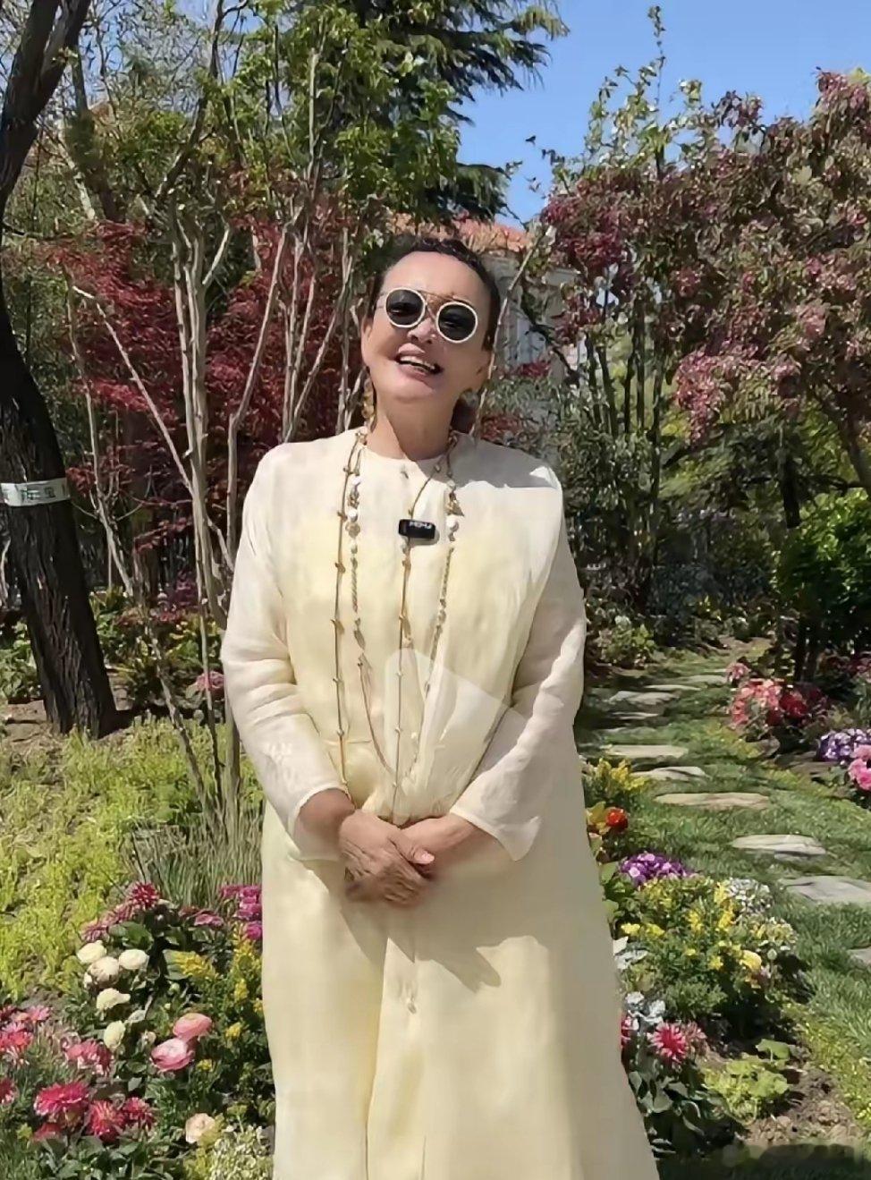 小汪宝已经回到北京两天了，兰姐并没有像之前晒箖箖和玥儿一样，晒小汪宝！这并不是因