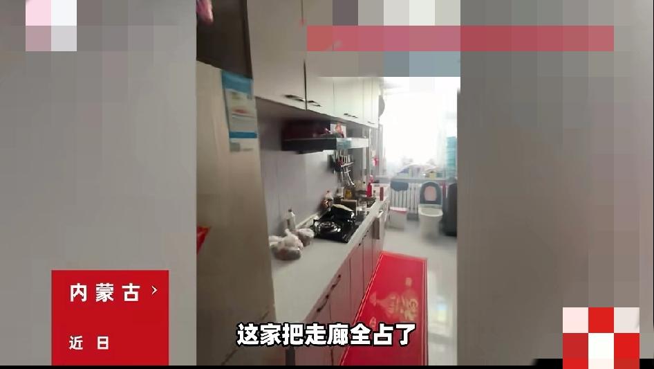 离谱！女子半年没回家，发现走廊被邻居装修了，出门是邻居家马桶和厨房内蒙古一