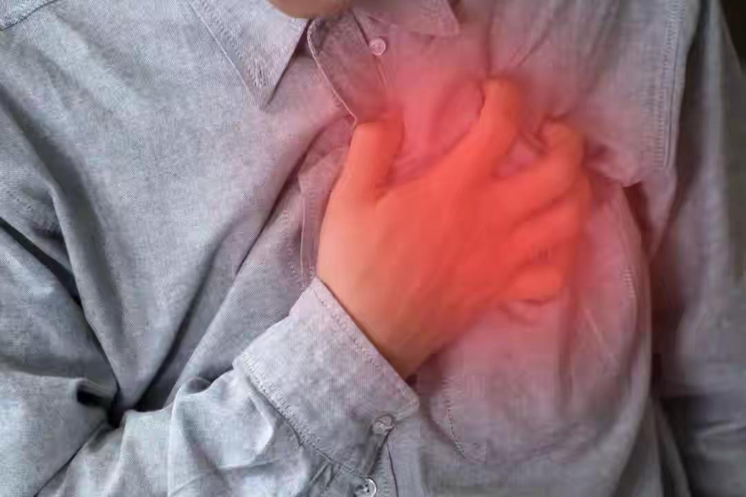 杭州34岁IT男深夜心梗濒死！三年两进手术室，医生怒吼：体检单上这个箭头你当废纸