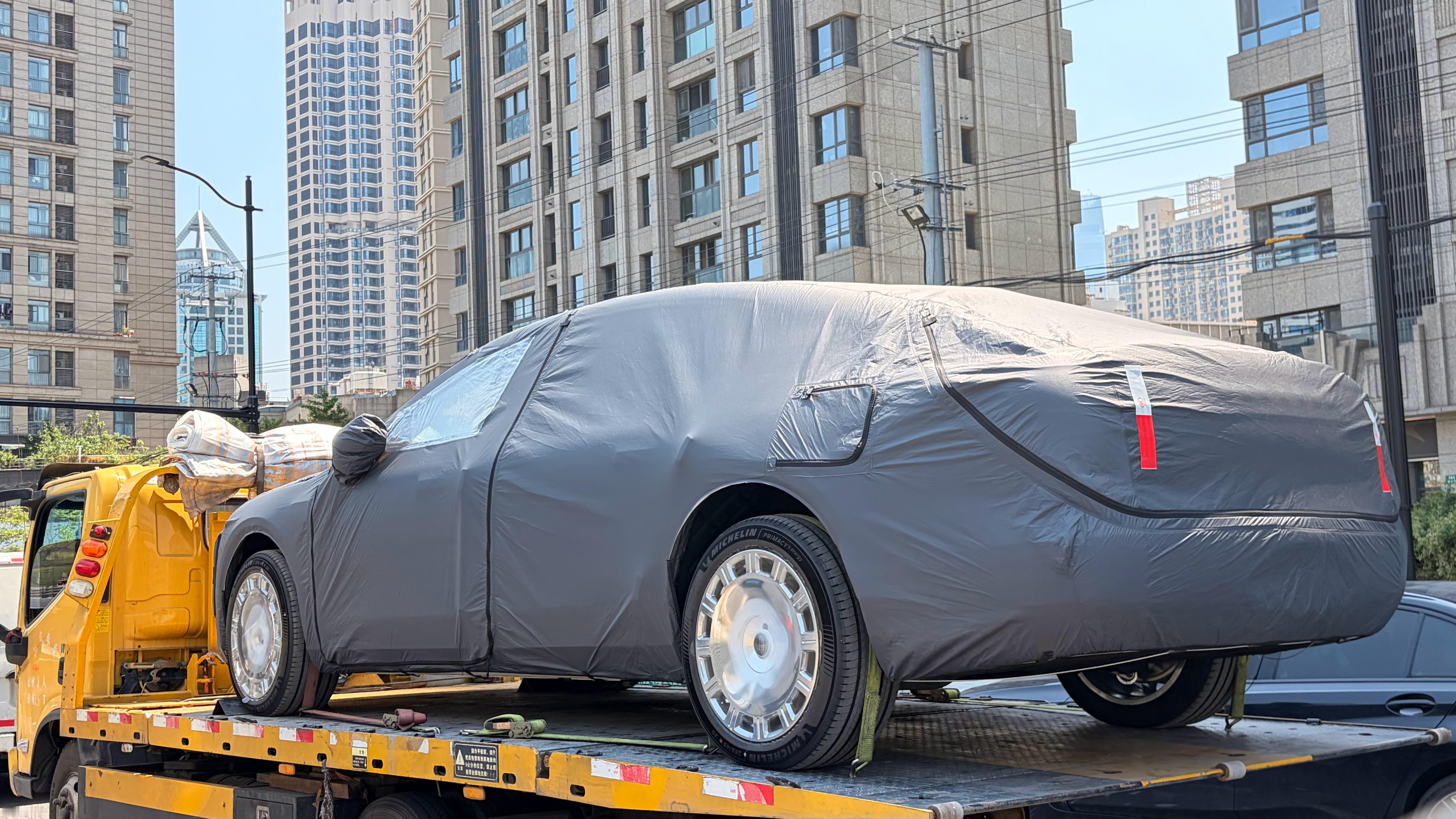 emmmm遮住了但是又没遮住，一眼就看出什么牌子大V聊车一出事就罩