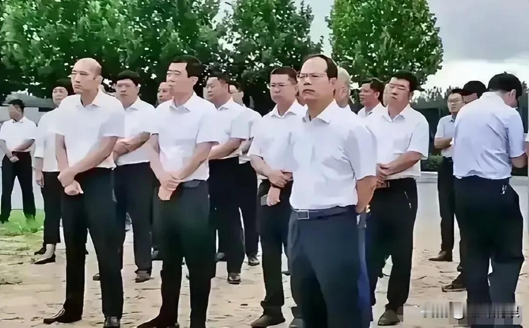 管理者赢得下属拥戴之道在管理的世界里，如何获得下属的真心拥戴，一直是管理者们