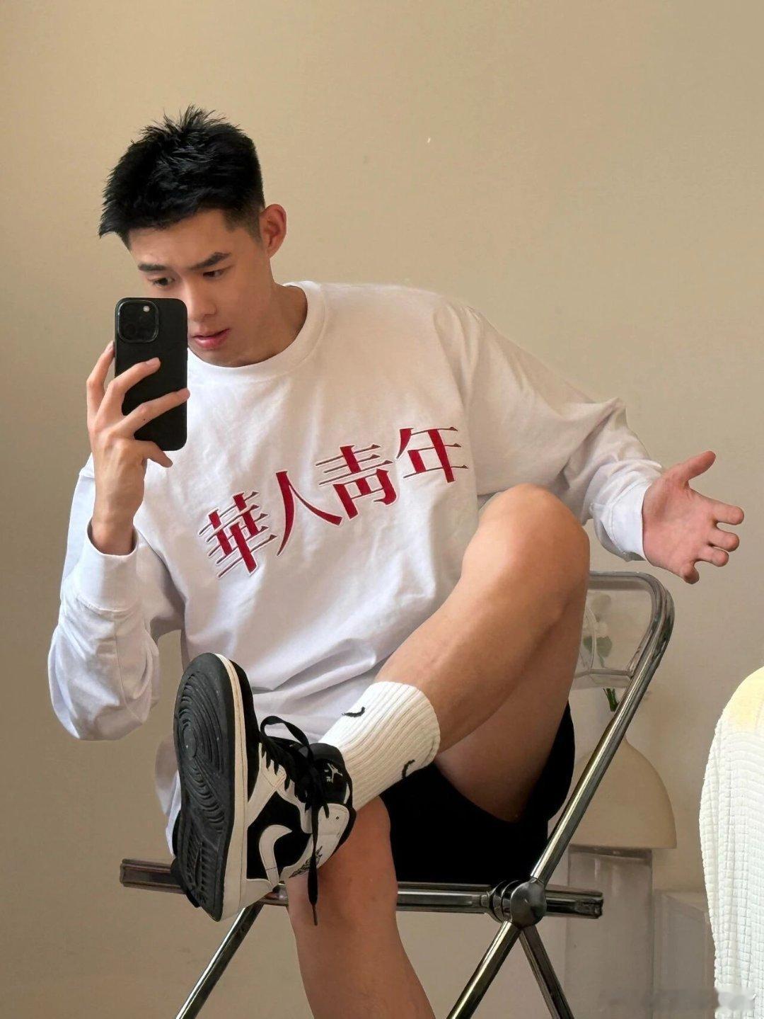 很爱看肌肉男类型的体育生体育生​​​