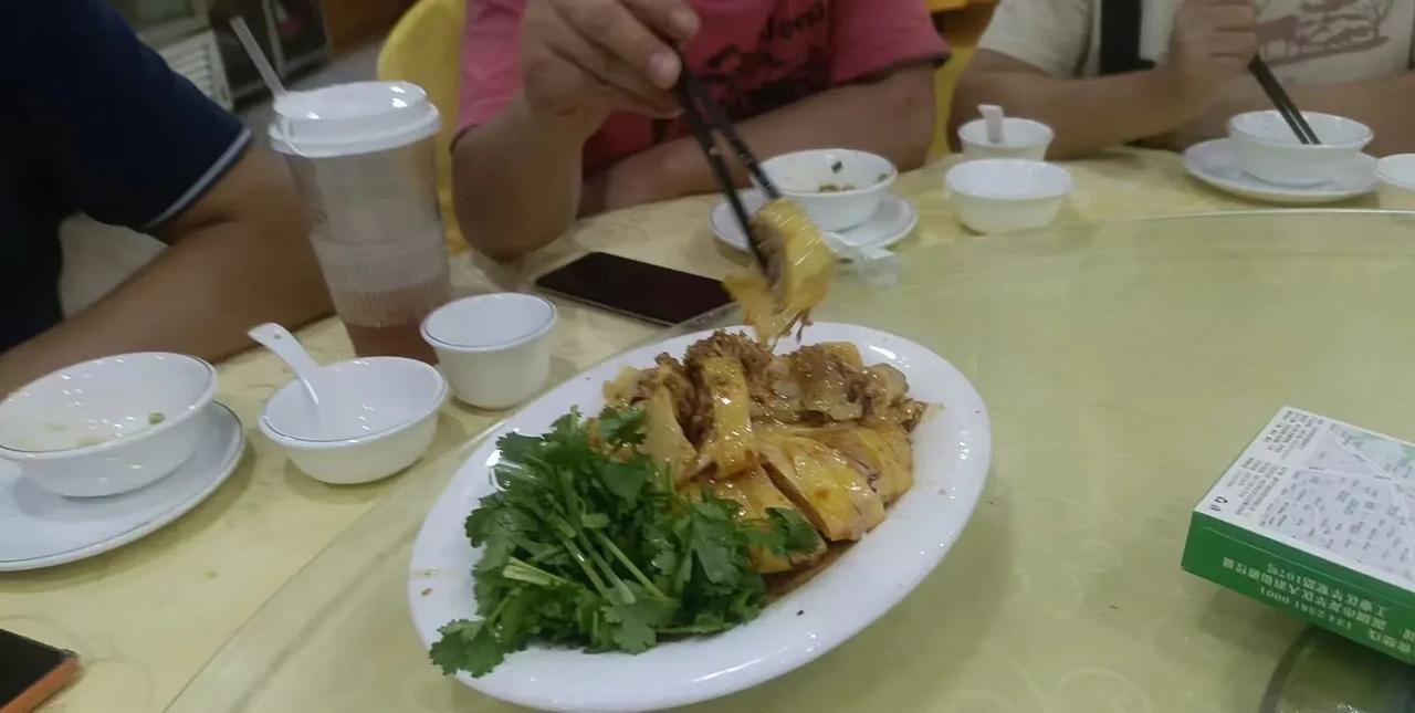 我妹妹在深圳盐田开小吃店，每次说过来跟我团聚一下，我都叫她不要过来，我没空。我不