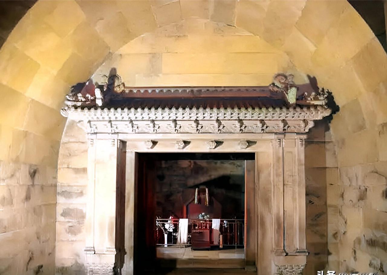 这具已经腐烂不堪的遗骸正是统治清朝四十八年的“女皇”慈禧。1928年7月的清