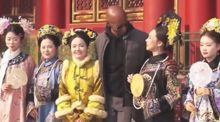 近日，看了馆长北京行，在游览故宫时那个意外镜头，其实，感觉一点也不意外，就像是故