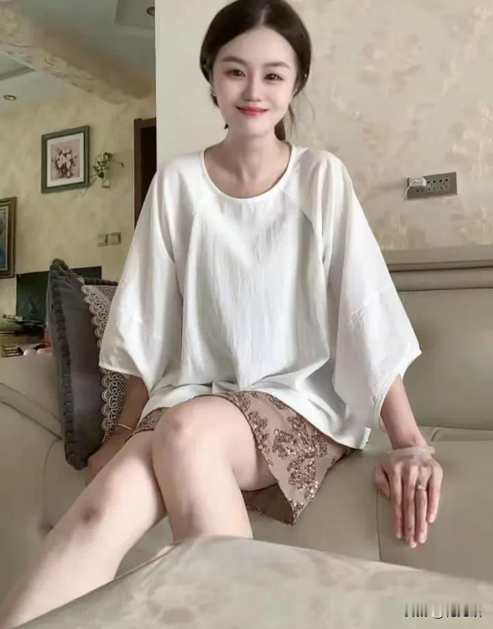如果那个对你爱搭不理的女朋友忽然开始关心你了。先别急着高兴。