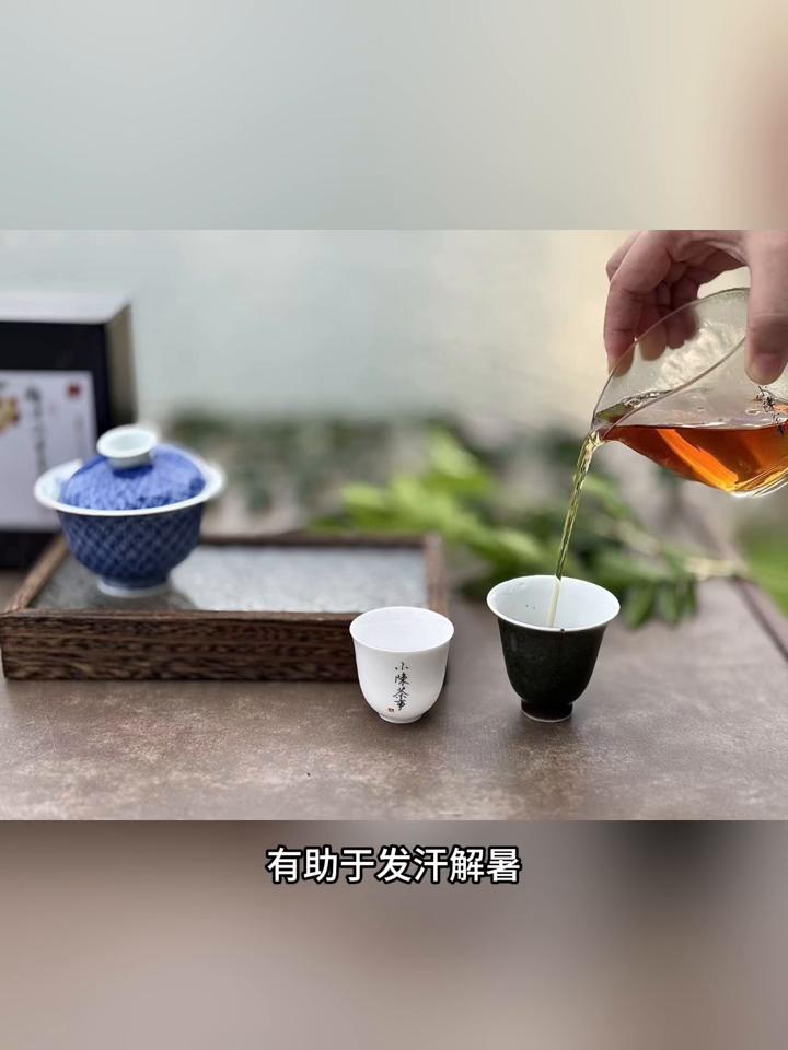 大暑来临，茶叶记住3喝3不喝。大暑天喝茶，优先喝下面3种茶。·一，喝高山茶。