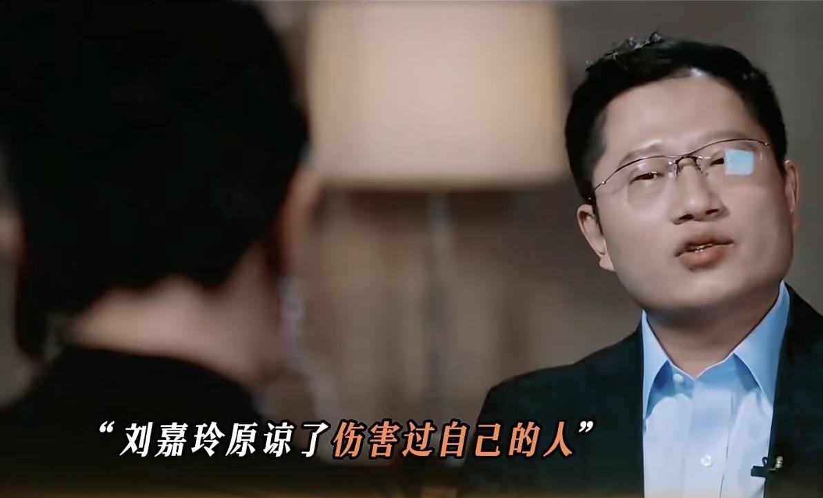 刘嘉玲在访谈里被问到是否原谅绑架她的人，她没犹豫，直接说“是，我全部都原谅”。主持人当场愣住，追问她