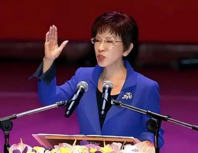 民进党又坏又阴险，竟然想让韩国瑜调查洪秀柱！ 原来，洪秀柱参加大陆93阅兵，