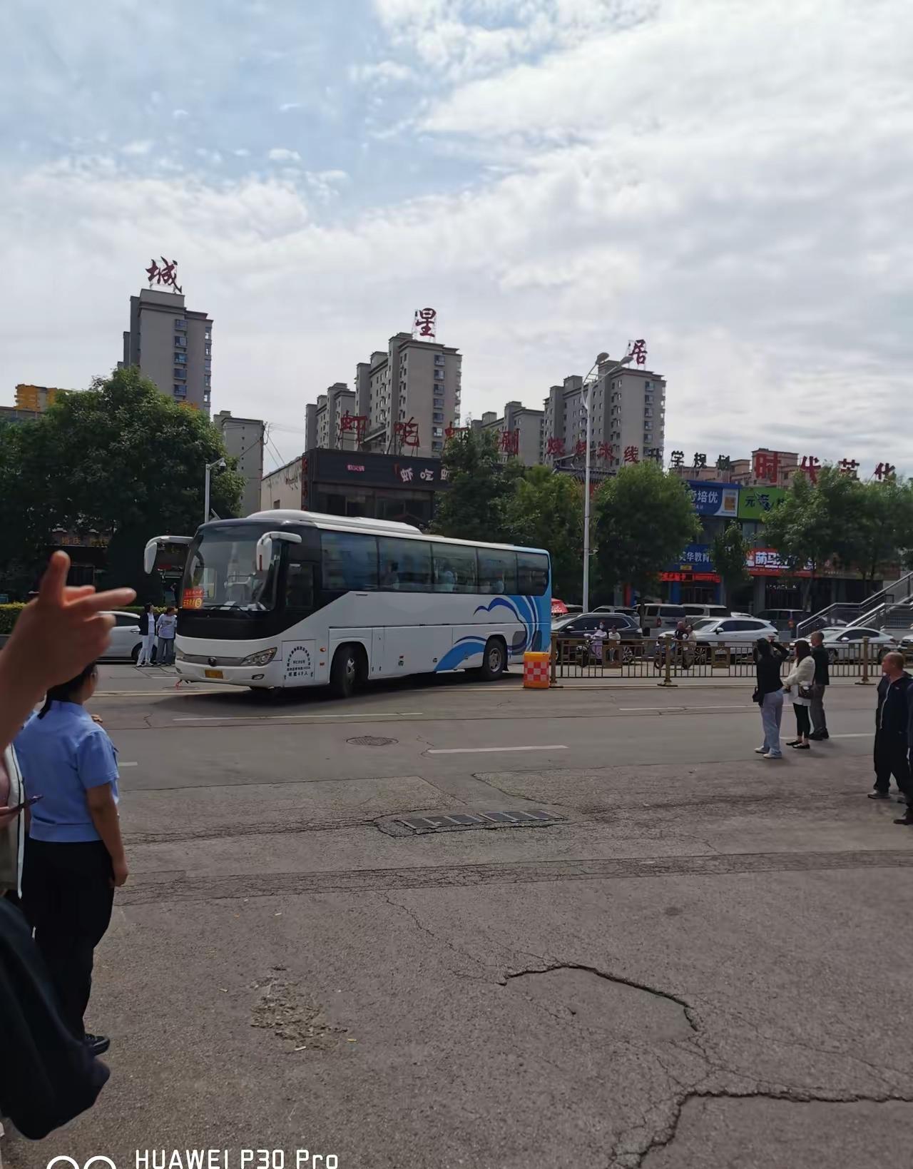 高考第二天上午是物理，没考完我大概心里就有数了。很多局外人都在比较物理难还是