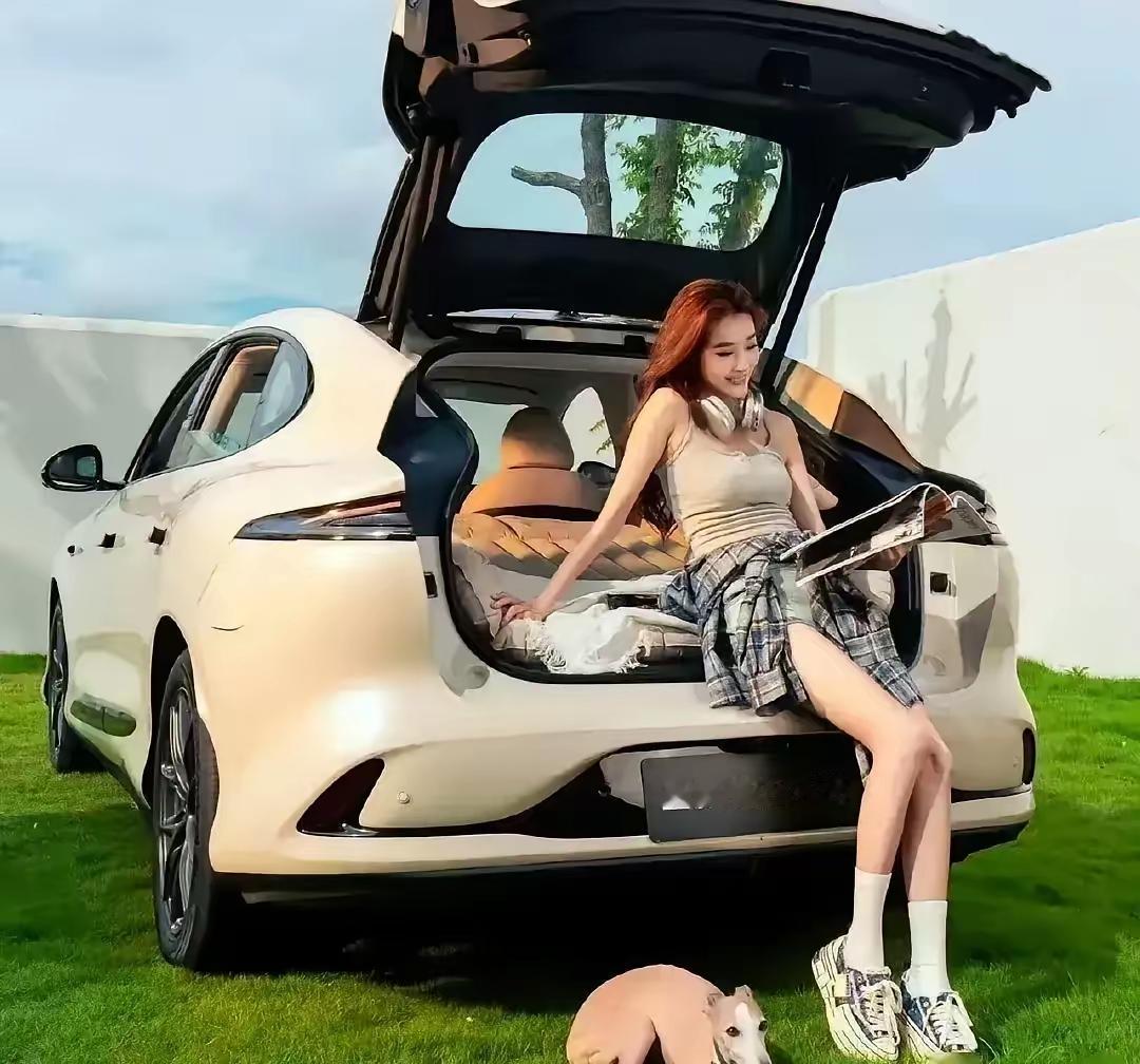 搭载宁德时代电池比较热门的车型：1.搭载宁德时代电池，问界M8纯电版火了2