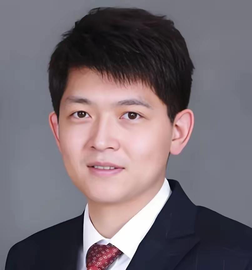 王云鹤，90后，电子科技大学顶级学霸，北京大学博士，华为最年轻的23级，盘古