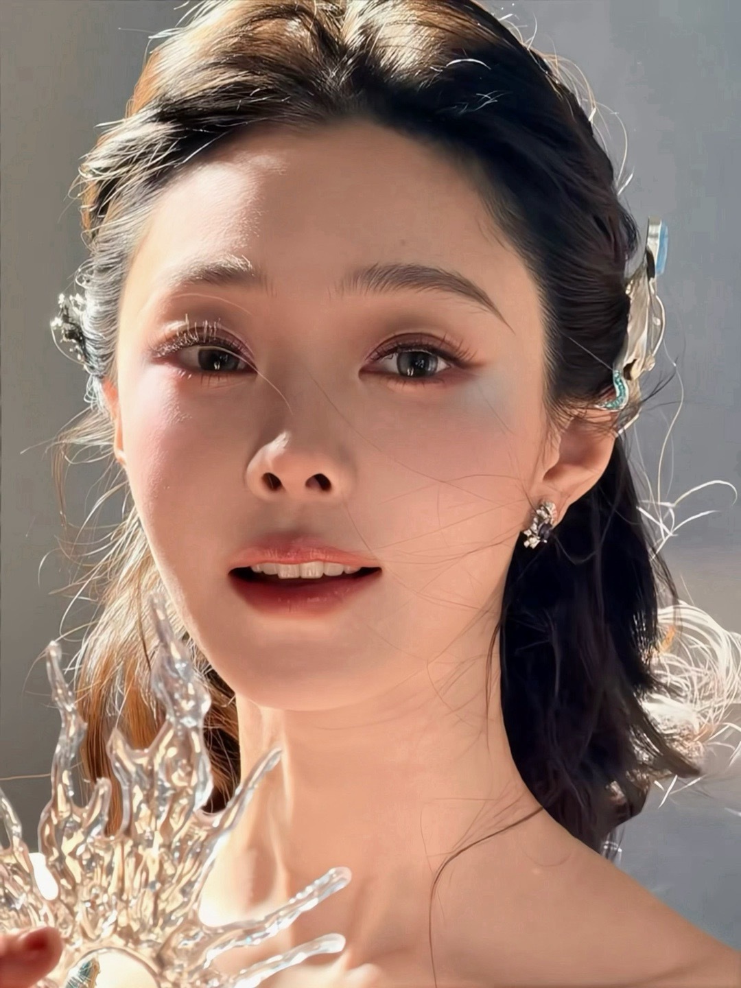 宋轶白开水妆宋轶的白开水妆，是一场关于“自信”的无声演说。敢以最清淡的面目示