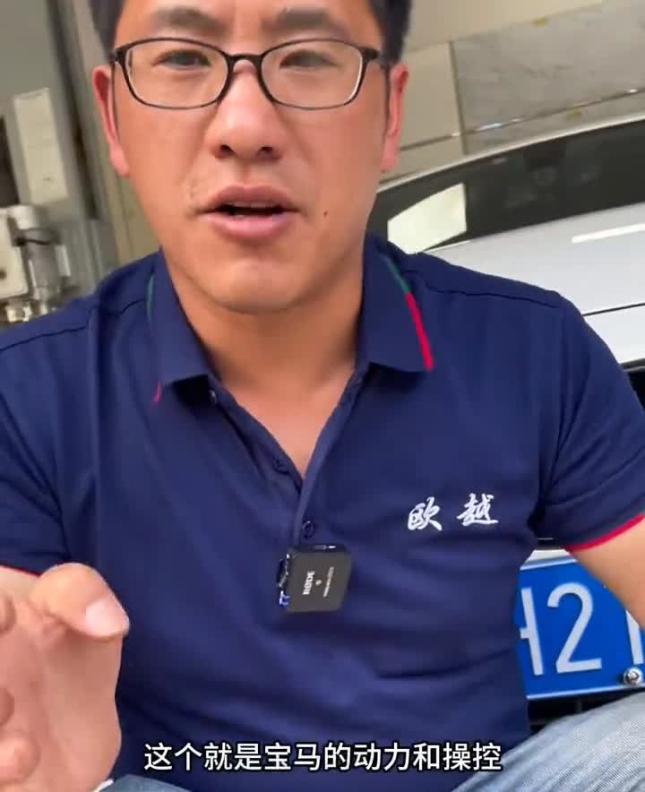 这就是宝马的实力。汽车视线。只见宝马五系稳如老狗，一脚刹车上演极限避让，