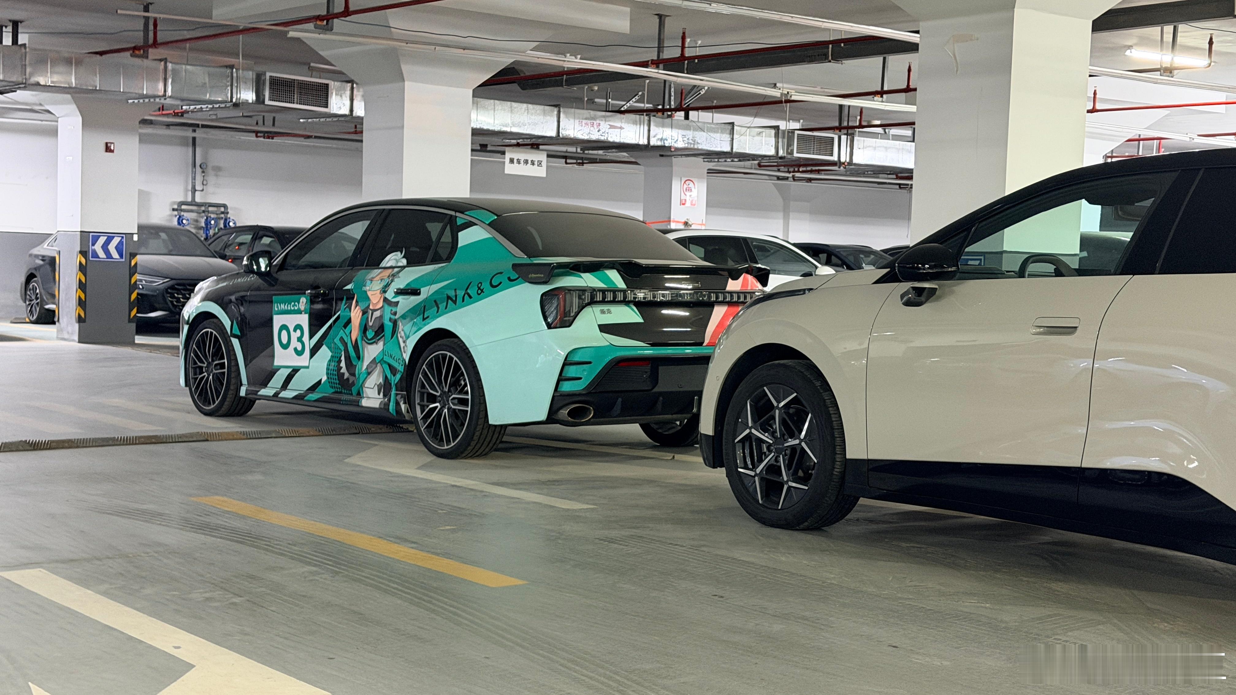 同事在吉利大厦帮我取车给你们看看吉利停车场的车车们～🚗🚗🚗