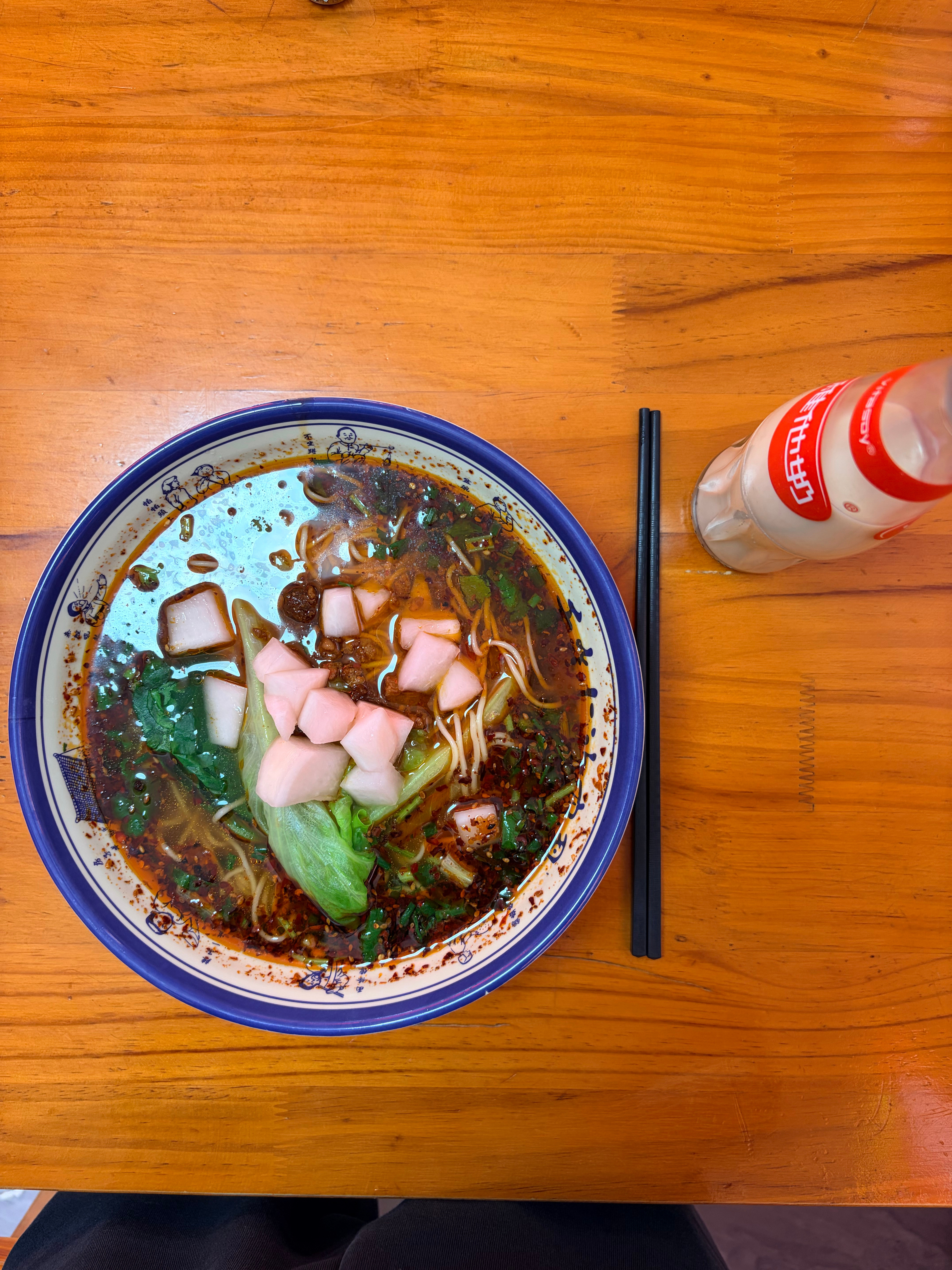今天中午吃的这套小面+豆奶午餐，不知道哪根筋搭错了，让我突然想起当年在重庆吃的那