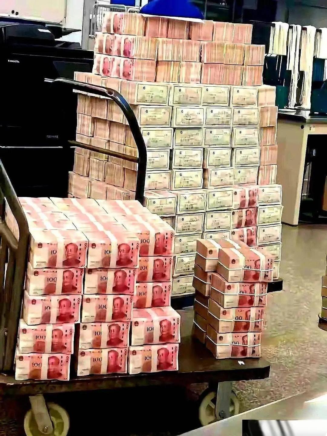 最近，杭州一先生的事儿在街坊里传疯了。他21岁拆迁获800万补偿，全存银行吃利息